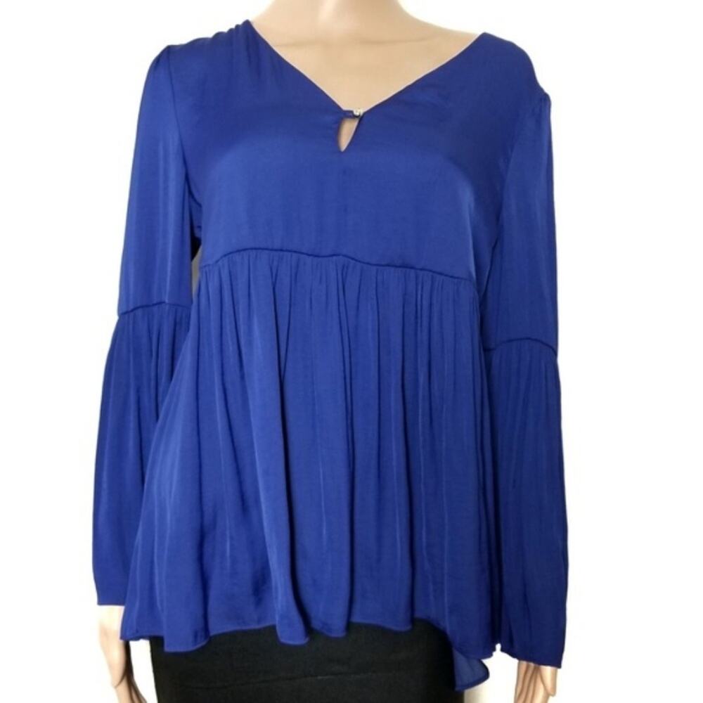 Jennifer Lopez | Cobalt Blue Bell Sleeve Top